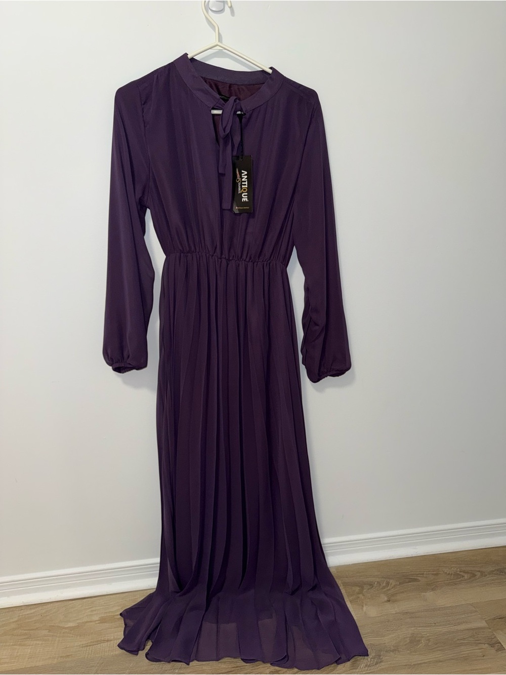 Antique Lavender-Purple Long Sleeve Pleated Dress - Picture 3 of 3